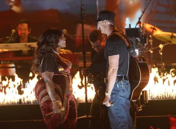 April 7, 2024, Austin, Tx, USA: Brittney Spencer and Parker McCollum perform onstage during the 2024 CMT Music Awards at Moody Center on April 07, 2024 in Austin, Texas. Austin USA - ZUMAs181 20240407_zea_s181_044 Copyright: xAmyxE.xPricex