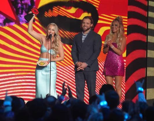 April 7, 2024, Austin, Tx, USA: Ashley Cooke accepts the Breakthrough Female Video Of The Year Award for Ã¢â‚¬oeyour placeÃ¢â‚¬Â onstage during the 2024 CMT Music Awards at Moody Center on April 07, 2024 in Austin, Texas. Austin USA - ZUMAs181 20240407_zea_s181_046 Copyright: xAmyxE.xPricex