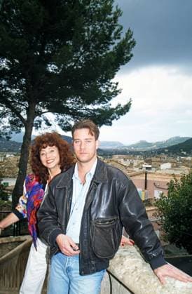 Regina Thoss, deutsche Chanson- und Schlagersängerin, mit Sohn im Urlaub auf Mallorca, Spanien 2002. Mallorca Balearische Inseln Spanien Copyright: xUnitedxArchivesx xAlexanderxStingl STI_8704002433 EDITORIAL USE ONLY