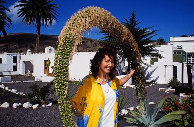 Regina Thoss, deutsche Chanson- und Schlagersängerin, im Urlaub auf Mallorca, Spanien 2002. Mallorca Balearische Inseln Spanien Copyright: xUnitedxArchivesx xAlexanderxStingl STI_8704002448 EDITORIAL USE ONLY