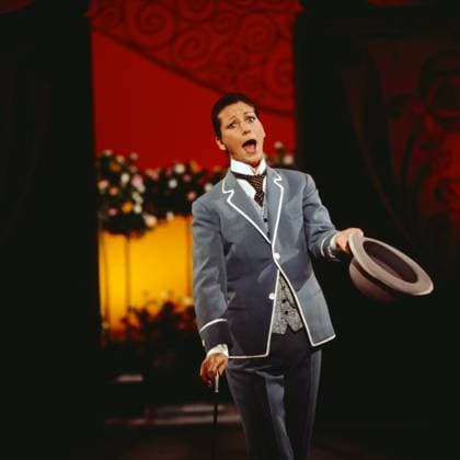 DAS SONNTAGSKONZERT Das Sonntagskonzert, ZDF Musiksendung, zum 100. Geburtstag von Operetten-Komponist Walter Kollo, 1978, Bild: Dorthe, aka Dorthe Kollo im Showkostüm, sie singt das Lied: Wenn ein Mädel einen Herrn hat, Deutschland Copyright: ArthurxGrimm AGR_82020148 EDITORIAL USE ONLY