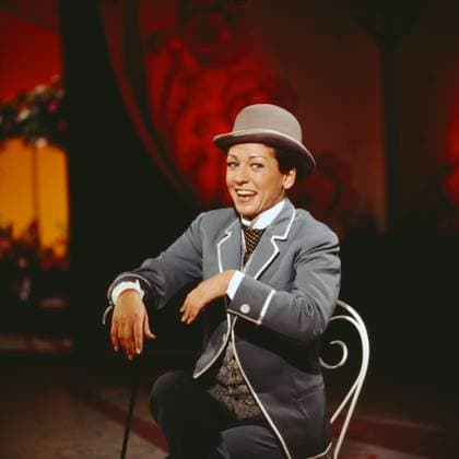DAS SONNTAGSKONZERT Das Sonntagskonzert, ZDF Musiksendung, zum 100. Geburtstag von Operetten-Komponist Walter Kollo, 1978, Bild: Dorthe, aka Dorthe Kollo im Showkostüm, sie singt das Lied: Wenn ein Mädel einen Herrn hat, Deutschland Copyright: ArthurxGrimm AGR_82020149 EDITORIAL USE ONLY