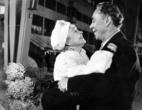 TANTE WANDA AUS UGANDA Tante Wanda aus Uganda, deutscher Spielfilm von 1957, Regie: Geza von Cziffra, Szene: Grethe Weiser und Rudolf Platte, Deutschland Copyright: ArthurxGrimm AGR_82030195 EDITORIAL USE ONLY
