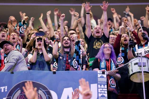 Fans von Eintracht Spandau beim Baller League Final Four im PSD Bank Dome Düsseldorf. Düsseldorf, 08.04.2024 NRW Deutschland Copyright: xChristophxHardtx