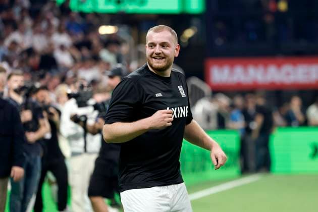 Youtuber Trymacs (Maximilian Stemmler), Team-Manager bei Team Hardstuck Royale, beim Baller League Final Four im PSD Bank Dome Düsseldorf. Düsseldorf, 08.04.2024 NRW Deutschland Copyright: xChristophxHardtx