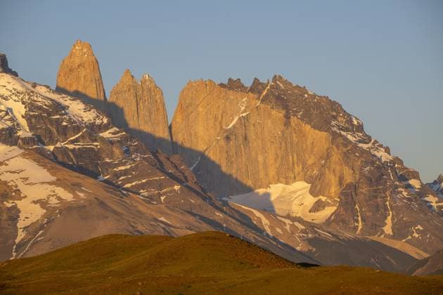 Creative Highlights World Andes mountain range, morning light, Torres del Paine National Park, Parque Nacional Torres del Paine, Cordillera del Paine, blue sky towers, Región de Magallanes y de la Antártica Chilena, Última Esperanza province, UNESCO biosphere reserve, Patagonia, en Andes mountain range, morning light, Torres del Paine National Park, Parque Nacional Torres del Paine, Cordillera del Paine, blue sky towers, Región de Magallanes y de la Antártica Chilena, Última Esperanza province, UNESCO biosphere reserve, Patagonia, end of the world, Chile, South America *** Andes Mountain range, Morning light, Torres Del Paine National Park, Parque Nacional Torres Del Paine, Cordillera Del Paine, Blue Sky towers, Región de Magallanes y de La Antártica Chilena, Copyright: imageBROKER/ErichxSchmidt ibxeri10425076.jpg