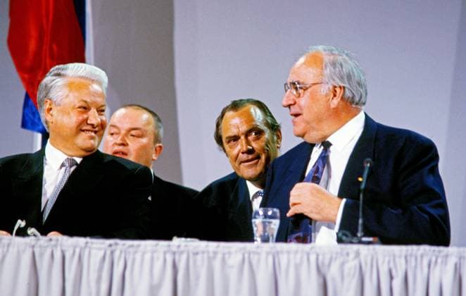 Archivbilder der Woche SPORT KW15 Boris Jelzin - Russischer Präsident und Helmut Kohl Archiv Foto Boris Jelzin - Russischer Präsident und Helmut Kohl !ACHTUNG AUFNAHMEDATUM GESCHÄTZT! , München Bayern Deutschland *** Boris Yeltsin Russian President and Helmut Kohl Archive Photo Boris Yeltsin Russian President and Helmut Kohl ATTENTION UPDATED DATE , Munich Bavaria Germany