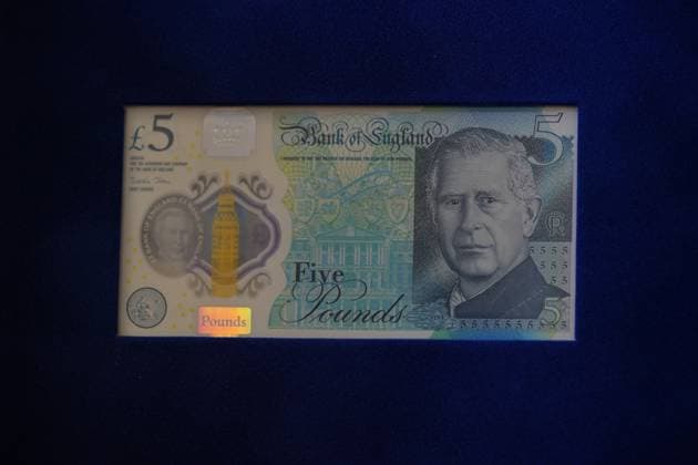 . 09 04 2024. London, United Kingdom. King Charles III is presented with the first bank notes featuring his portrait at Buckingham Palace in London.  xPoolx xi-Imagesx IIM-25110-0013