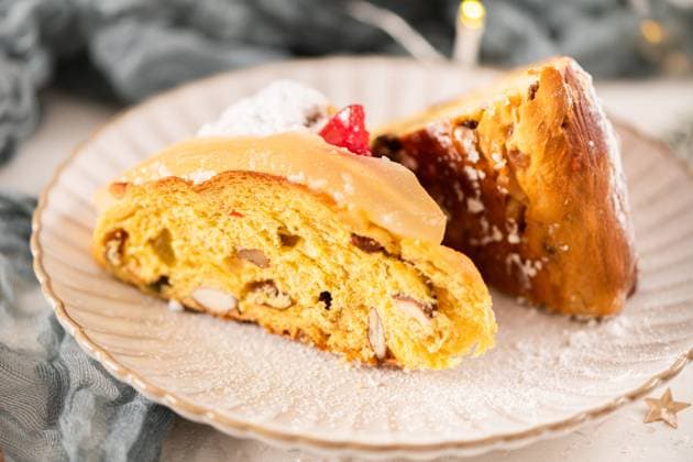 Bolo do Rei or King s Cake Bolo do Rei or King s Cake, Made for Christmas, Carnavale or Mardi Gras with Christmas season elements in Background. Copyright: xZoonar.com homydesignx 21148818