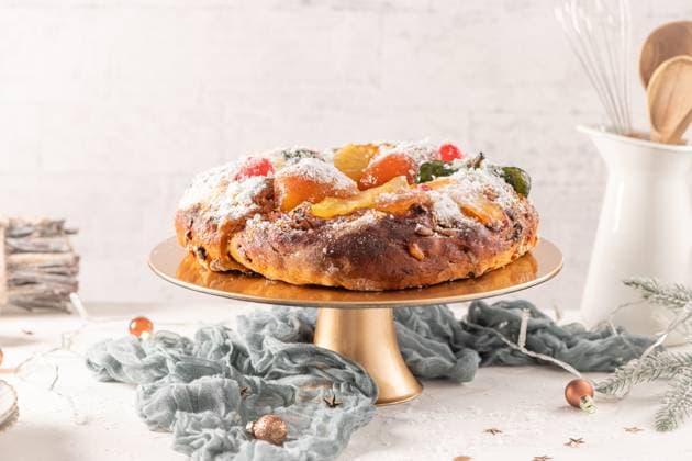 Bolo do Rei or King s Cake Bolo do Rei or King s Cake, Made for Christmas, Carnavale or Mardi Gras with Christmas season elements in Background. Copyright: xZoonar.com homydesignx 21148915