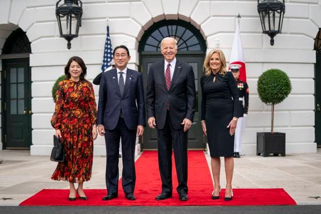 News Themen der Woche KW15 News Bilder des Tages United States President Joe Biden and first lady Dr. Jill Biden welcome Prime Minister of Japan Fumio Kishida and his wife Yuko Kishida to the White House in Washington, DC on Tuesday, April 9, 2024. Copyright: xBonniexCashx xPoolxviaxCNPx MediaPunchx
