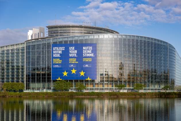 Europäische Parlament Straßburg In der aktuellen Sitzungswoche vor der Europawahl 2024 in Straßburg wird unter anderem über die aktuelle Asylpolitik in Europa entschieden. In wenigen Wochen finden die Europawahl Anfang Juni statt, daher wirbt an der Nordseite des Parlaments die Europäische Union in Deutsch, Englisch und Französisch mit dem Slogan Nutze Deine Stimme für die bevorstehende Europawahlen in den Mitgliedsstaaten. Straßburg Europäische Parlament Bas-Rhin Frankreich *** European Parliament Strasbourg In the current week of sessions ahead of the 2024 European elections in Strasbourg, decisions will be made on current asylum policy in Europe, among other things The European elections will take place in early June in ju 240409_ 6V2A0511