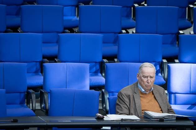 News Themen der Woche KW15 News Bilder des Tages Deutscher Bundestag, 162. Plenarsitzung Dr. Alexander Gauland (AfD) einsam im Plenum auf den Sitzen der AfD Fraktion bei der 162. Sitzung des Deutschen Bundestag in Berlin, 10.04.2024 Berlin Berlin Deutschland *** German Bundestag, 162 plenary session Dr Alexander Gauland AfD lonely in the plenum on the seats of the AfD parliamentary group at the 162 session of the German Bundestag in Berlin, 10 04 2024 Berlin Berlin Germany