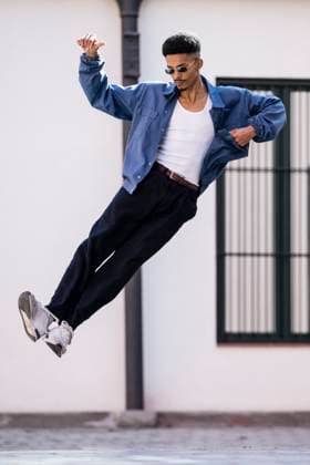 Creative Highlights Symbolbilder Successful confident handsome young adult jumping outside. Barcelona, Catalonia, Spain CR_ZVWBHP240408-1370845-01 ,model released, Symbolfoto