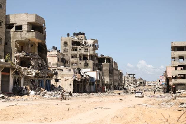 News Themen der Woche KW15 News Bilder des Tages Palestinians Return to Khan Yunis Apr 10 Palestinians walk past damaged buildings in Khan Yunis on April 10, 2024, after Israel pulled its ground forces out of the southern Gaza Strip, six months into the devastating war sparked by the October 7 attacks. Khan Yunis Gaza Strip Palestinian Territories Copyright: xKhamesxAlrefix