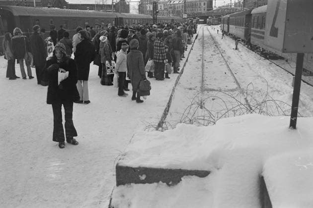 Aktuell 50-1-1973 : Den store stille helgen bilde 0052 Aktuell 50-1-1973 : Den store stille helgen Oljekrisen i 1973, det skulle spares 7500 tonn bensin ved kjoreforbudet fra kl, 15 lordag til kl. 02 mandag. Foto; Ivar Aaserud Aktuell NTB ***FOTO IKKE BILLEDBEHANDLET*** This text has been automatically translated! Oslo Norge EDITORIAL USE ONLY Ref:e02_U-7_g3A.jpg *** Aktuell 50 1 1973 The great silent weekend picture 0052 Aktuell 50 1 1973 The great silent weekend The oil crisis in 1973, 7500 tons of gasoline were to be saved by the ban on driving from 15 