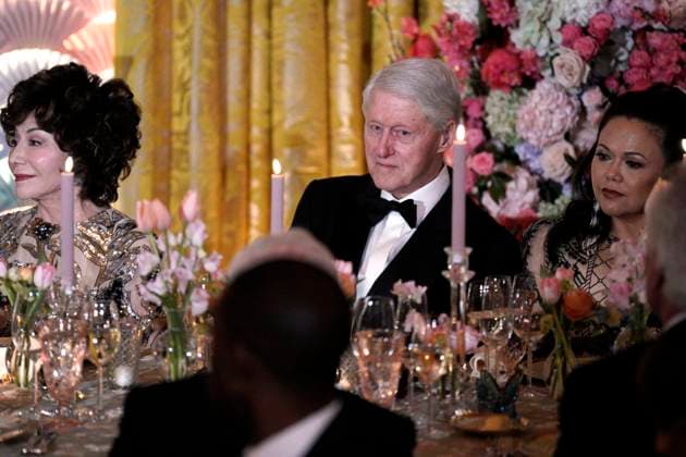 News Bilder des Tages Former US President Bill Clinton attends a State Dinner hosted by President Joe Biden in honor of Prime Minister Kishida Fumio of Japan in the East Roomat the White House in Washington on Wednesday, April 10, 2024.  WAX20240410357 YurixGripas