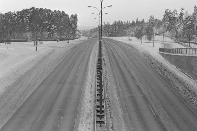 Aktuell 50-1-1973 : Den store stille helgen bilde 0005 Aktuell 50-1-1973 : Den store stille helgen Oljekrisen i 1973, det skulle spares 7500 tonn bensin ved kjoreforbudet fra kl, 15 lordag til kl. 02 mandag. Foto; Ivar Aaserud Aktuell NTB ***FOTO IKKE BILLEDBEHANDLET*** This text has been automatically translated! Oslo Norge EDITORIAL USE ONLY Ref:w12zeeJM4h4.jpg *** Aktuell 50 1 1973 The big quiet weekend picture 0005 Aktuell 50 1 1973 The big quiet weekend The oil crisis in 1973, 7500 tons of gasoline were to be saved by the ban on driving from 15 