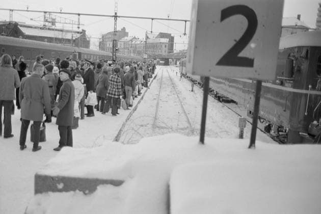 Aktuell 50-1-1973 : Den store stille helgen bilde 0050 Aktuell 50-1-1973 : Den store stille helgen Oljekrisen i 1973, det skulle spares 7500 tonn bensin ved kjoreforbudet fra kl, 15 lordag til kl. 02 mandag. Foto; Ivar Aaserud Aktuell NTB ***FOTO IKKE BILLEDBEHANDLET*** This text has been automatically translated! Oslo Norge EDITORIAL USE ONLY Ref:zTOZ_jEhhpI.jpg *** Aktuell 50 1 1973 The big quiet weekend picture 0050 Aktuell 50 1 1973 The big quiet weekend The oil crisis in 1973, 7500 tons of gasoline was to be saved by the ban on driving from 15 