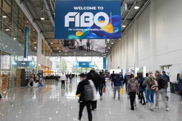 News Themen der Woche KW15 News Bilder des Tages Eroeffnung FIBO 2024 Eindruecke und Impressionen von fitnessbegeisterten Besucherinnen und Besucher am Messeeinganz zur Fitnessmesse FIBO 2024, der weltgroessten Messe fuer Fitness, Gesundheit und Wellness, 11.04.2024, Koeln Koeln Nordrhein-Westfalen Deutschland *** Opening FIBO 2024 Impressions and impressions of fitness enthusiasts at the entrance to the fitness fair FIBO 2024, the worlds largest trade fair for fitness, health and wellness, 11 04 2024, Cologne Cologne North Rhine-Westphalia Germany