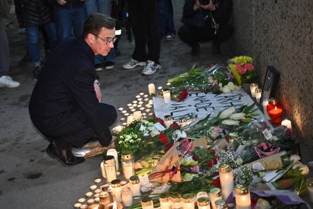 Bilder des Jahres 2024, News 04 April News Themen der Woche KW15 Sweden s Prime Minister Ulf Kristersson at the memorial site near the center of Skärholmen south of Stockholm, Sweden April 11 2024 where a man in his 40s was shot dead in an underpass yesterday evening. STOCKHOLM SWEDEN x10090x *** Sweden s Prime Minister Ulf Kristersson at the memorial site near the center of Skärholmen south of Stockholm, Sweden April 11 2024 where a man in his 40s was shot dead in an underpass yesterday evening STOCKHOLM SWEDEN x10090x  Copyright: xClaudioxBresciani TTx SHOOTING SWEDEN Tfi-nvjAhU8