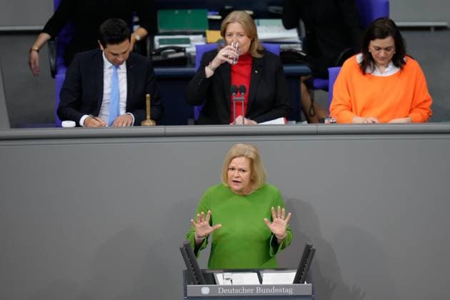 News Themen der Woche KW15 News Bilder des Tages Deutscher Bundestag, 164. Plenarsitzung Innenministerin Nancy Faeser (SPD) im Portrait bei ihrer Rede zum Bezahlkartengesetzt fuer Asylbewerber bei der 164. Sitzung des Deutschen Bundestag in Berlin, 12.04.2024 Berlin Berlin Deutschland *** German Bundestag, 164th plenary session Interior Minister Nancy Faeser SPD in portrait during her speech on the payment card law for asylum seekers at the 164th session of the German Bundestag in Berlin, 12 04 2024 Berlin Berlin Germany