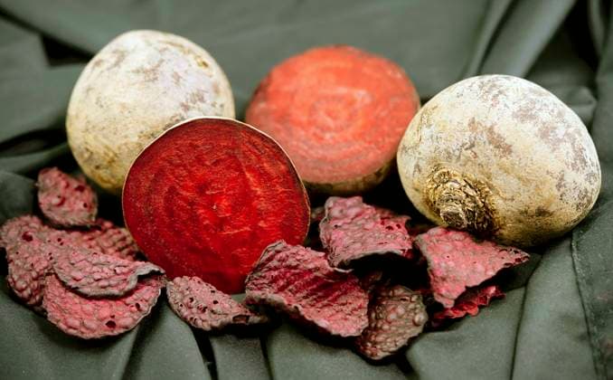 Beta-Ruebe, Betaruebe, Runkelruebe, Runkel-Ruebe (Beta vulgaris), Ringelrueben, Ringelbete und Rote Bete Chips Root beet (Beta vulgaris), turnips and beetroot crisps BLWS707270 *** Beta Ruebe, Betaruebe, Runkelruebe, Runkel ruebe Beta vulgaris , Ringelrueben, Ringelbete and red Pray Chips Root Beet Beta vulgaris , turnips and beetroot Crisps BLWS707270 Copyright: xblickwinkel Steidix