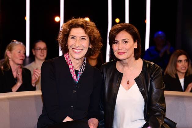 Adele Neuhauser und Sandra Maischberger bei der NDR Talk Show am 12.04.2024 in Hamburg NDR Talk Show am 12.04.2024 in Hamburg *** Adele Neuhauser and Sandra Maischberger on the NDR Talk Show on 12 April 2024 in Hamburg NDR Talk Show on 12 April 2024 in Hamburg 