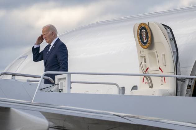 News Themen der Woche KW15 News Bilder des Tages President Joe Biden boards Air Force One on his way to Dover, Delaware from Joint Base Andrews. Featuring: President Joe Biden Where: Washington, District of Columbia, United States When: 12 Apr 2024 Credit: POOL via CNP INSTARimages.com EDITORIAL USE ONLY. NOT FOR USE BY NEWSPAPERS BASED IN THE UK. Copyright: xKenxCedenox-xPoolxviaxCNPx instar53638473