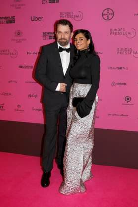Christian Ulmen mit Ehefrau Collien Ulmen-Fernandes beim 71. Bundespresseball 2024 im Hotel Adlon Kempinski. Berlin, 12.04.2024 *** Christian Ulmen with wife Collien Ulmen Fernandes at the 71 Bundespresseball 2024 at the Hotel Adlon Kempinski Berlin, 12 04 2024 Foto:xJ.xMWx xFuturexImagex bundespresseball_4408