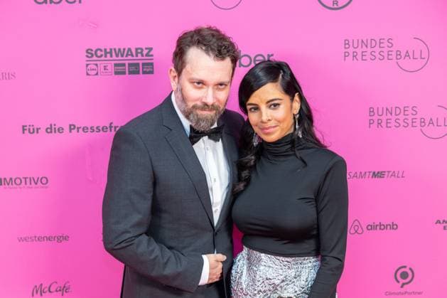 Berlin Bundespresseball 2024, Berlin, 12.04.2024 Christian Ulmen und seine Frau Collien Ulmen-Fernandes.- Bundespresseball 2024, Hotel Adlon Kempinski Berlin, 12.04.2024 *** Berlin Federal Press Ball 2024, Berlin, 12 04 2024 Christian Ulmen and his wife Collien Ulmen Fernandes Federal Press Ball 2024, Hotel Adlon Kempinski Berlin, 12 04 2024 Copyright: xEibner-Pressefoto JadrankoxMarjax EP_JMC