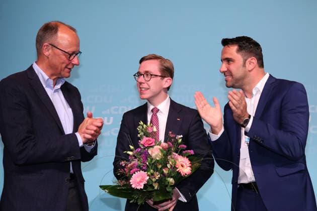 News Themen der Woche KW15 News Bilder des Tages Blick am Sonnabend (13.04.2024) in der Stadthalle der Hanse- und Universitätsstadt Rostock auf den Parteitag der CDU des Landes Mecklenburg Vorpommern mit Philipp Amthor, MdB Mitte (Neuer Generalsekretär) und Daniel Peters MdL re. (Neuer Landesvorsitzender) und dem Bundes- und Fraktionsvorsitzenden Friedrich Merz, MdB. *** View on Saturday 13 04 2024 in the town hall of the Hanseatic and university city of Rostock at the party conference of the CDU of the state of Mecklenburg-Vorpommern with Philipp Amthor, MdB center New Secretary General and Daniel Peters MdL re New state chairman and the federal and parliamentary group chairman Friedrich Merz, MdB