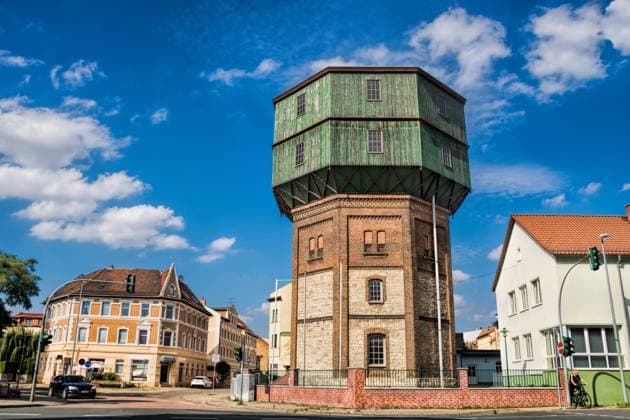 staßfurt, deutschland - 23.08.2023 - stadtpanorama mit historischem wasserturm staßfurt, deutschland - 23.08.2023 - stadtpanorama mit historischem wasserturm Copyright: xZoonar.com ArTox 21260757