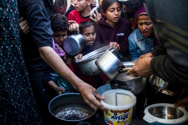 Bilder des Jahres 2024, News 04 April News Themen der Woche KW15 News Bilder des Tages March 11, 2025, Gaza City, The Gaza Strip, Palestine: Scenes of killing, hunger and destruction against Palestinians at the hands of the Israeli occupation army in the northern Gaza Strip. More than 33,400 Palestinians and at least 1,330 Israelis have been killed, according to the Palestinian Ministry of Health and the Israeli army, since Hamas militants launched an attack on Israel from the Gaza Strip on October 7, 2023, and Israeli operations in the Gaza Strip. Gaza and the West Bank later. More than 33,600 Palestinians and more than 1,450 Israelis have been killed, according to the Palestinian Ministry of Health. The Ministry and the Israeli army, since Hamas militants launched an attack on Israel from the Gaza Strip on October 7, 2023, - ZUMAq100 20250311_zaa_q100_005 Copyright: xMahmoudxIssax