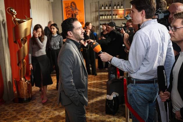 Die DEUTSCHE FILMAKADEMIE lädt zum Nominiertenabend des DEUTSCHEN FILMPREISES 2024 Hassan Akkouch im TV Interview Die DEUTSCHE FILMAKADEMIE lädt zum Nominiertenabend des DEUTSCHEN FILMPREISES 2024 in die BAR BRASS in Berlin Copyright: xEventpressxFuhrx