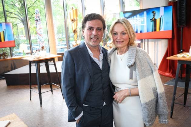 Die DEUTSCHE FILMAKADEMIE lädt zum Nominiertenabend des DEUTSCHEN FILMPREISES 2024 Shan Rahimkhan mit Ehefrau Claudia Die DEUTSCHE FILMAKADEMIE lädt zum Nominiertenabend des DEUTSCHEN FILMPREISES 2024 in die BAR BRASS in Berlin Copyright: xEventpressxFuhrx
