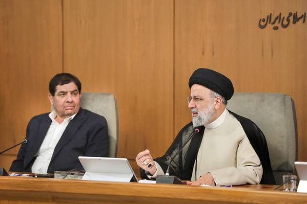 News Themen der Woche KW15 News Bilder des Tages April 14, 2024, Tehran, Iran: Iranian President EBRAHIM RAISI (R) speaks during a government meeting. Tehran Iran - ZUMAi98_ 20240414_zih_i98_012 Copyright: xIranianxPresidencyx