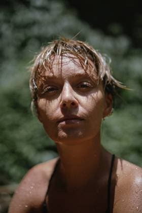 Creative Highlights Symbolbilder Portrait of a woman with drops of water on her face. South Kuta, Bali, Indonesia CR_YUKI240412BE-1397506-01 ,model released, Symbolfoto