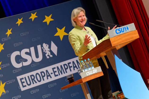 Prof. Dr. Angelika Niebler , CSU. MdEP Prof. Dr. Angelika Niebler, bei dem Europa-Empfang der CSU im oberbayerischen Traunreut. Traunreut Bayern Deutschland *** Prof Dr Angelika Niebler , CSU MEP Prof Dr Angelika Niebler, at the CSUs European reception in Traunreut, Upper Bavaria Traunreut Bavaria Germany Copyright: xRolfxPossx