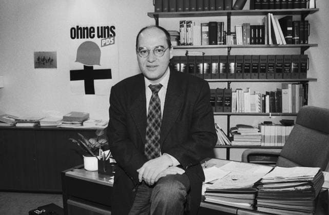 Archivbilder der Woche KW16 Deutschland, Bonn, 08.12.1993 Archiv.: 45-03-29 Fuer Ihr Archiv! Foto: Gregor Gysi, Vorsitzender der PDS Fuer Ihr Archiv! *** Germany, Bonn, 08 12 1993 Archive 45 03 29 For your archive Photo Gregor Gysi, Chairman of the PDS For your archive