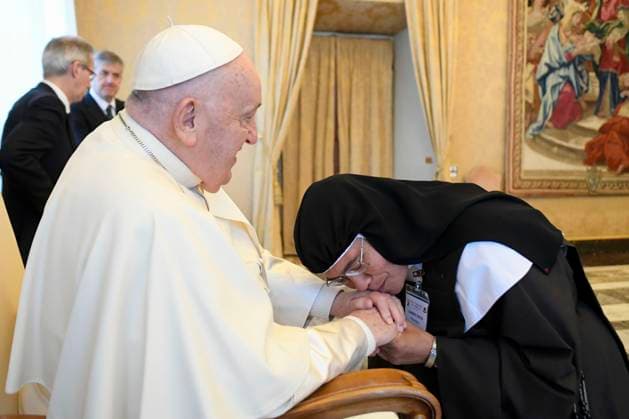 News Themen der Woche KW16 News Bilder des Tages **NO LIBRI** Italy, Rome, Vatican, 2024 4 18.Pope Francis receives in private audience Superior and Delegates of the Discalced Carmelites at the Vatican City Photograph by Vatican Media Catholic Press Photo s. RESTRICTED TO EDITORIAL USE - NO MARKETING - NO ADVERTISING CAMPAIGNS.  Copyright: xVATICANxMEDIAx xipa-agency.netx xVaticanxMediax IPA_Agency_IPA45263940