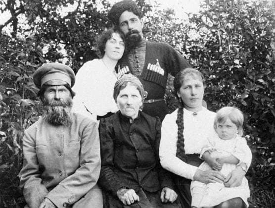 Archivbilder der Woche KW16 KOLLONTAI DYBENKO 64660 01.06.1899 World s first female ambassador Alexandra Kollontai (standing left) with her close friend, military leader Pavel Dybenko (standing right). RIA Novosti Sputnik Russia  Copyright: xRIAxNovostix