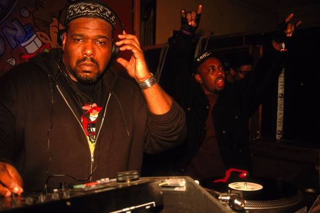 Hip hop pioneer DJ Afrika Bambaataa dj ing London 1990 s Hip hop pioneer DJ Afrika Bambaataa dj ing London 1990 s, Credit:Naki Avalon United Kingdom, London  Copyright: xNakix xAvalonx 0531903699