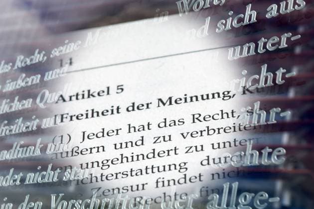 Symbolbild Meinungsfreiheit in Deutschland: Auszug aus dem Artikel 5 des Grundgesetzes *** Symbolic image Freedom of expression in Germany Excerpt from Article 5 of the Basic Law Copyright: xx