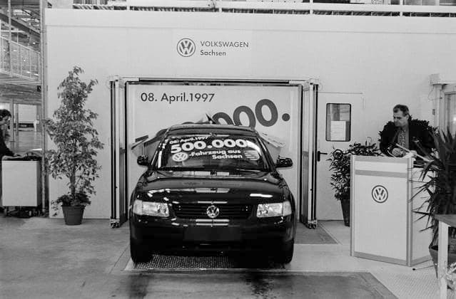 Archivbilder der Woche KW16 VW_Sachsen 08.04.1997, Zwickau, Mosel, VW, 500000 VW Fahrzeug aus Sachsen *** VW Saxony 08 04 1997, Zwickau, Mosel, VW, 500000 VW vehicle from Saxony