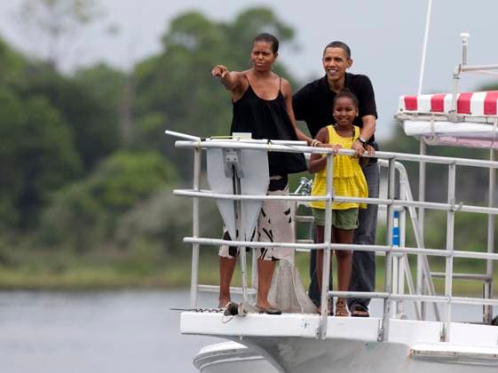 United States President Barack Obama, first lady Michelle Obama and daughter Sasha tour St. Andrews Bay on the Bay Point Lady, Sunday, August 15, 2010 In Panama City Beach, Florida. The First Family is visiting the area to help promote tourism and check up on cleanup efforts from the aftermath of the Deepwater Horizon Oil spill. .Digital Photo by Mark Wallheiser Pool-CNP-PHOTOlink. EDITORIAL USE ONLY Copyright: xx MarkxWallheiser Pool-CNP-PHOTOlink.netx phlphotos336560
