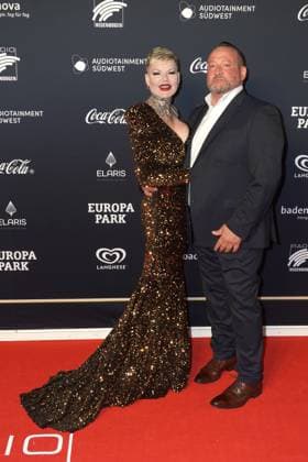 Melanie Mueller und Mike Bluemer bei der Verleihung vom Radio Regenbogen Award im Europapark am 19.04.2024 in Rust Radio Regenbogen Award 2024 im Europapark in Rust