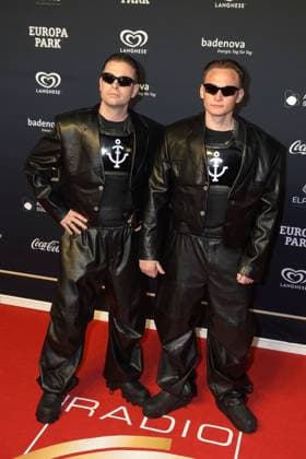 Twocolors mit den beiden Musikern Emil Reinke und Pierre-Angelo Papaccio bei der Verleihung vom Radio Regenbogen Award im Europapark am 19.04.2024 in Rust Radio Regenbogen Award 2024 im Europapark in Rust