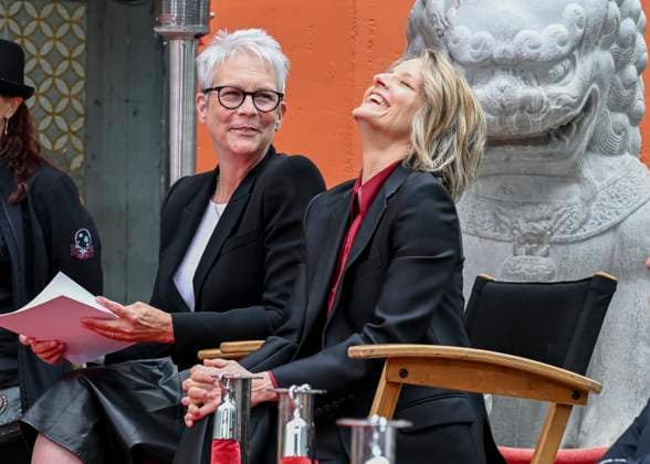 Bilder des Jahres 2024, Entertainment 04 April Entertainment Themen der Woche KW16 Entertainment Bilder des Tages April 19, 2024, Hollywood, California, U.S.: Jamie Lee Curtisand and Jodie Foster attend the TCM Hosts Handprint And Footprint Ceremony Honoring Jodie Foster At TCL Chinese Theatre IMAX. Hollywood U.S. - ZUMAb173 20240419_aap_b173_068 Copyright: xBillyxBennightx