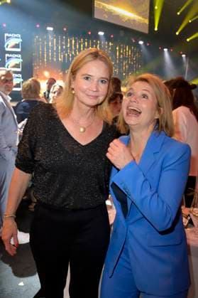 Annette Frier mit Schwester Sabine Frier bei der Verleihung des 24. Radio Regenbogen Award 2024 in der Europa-Park Arena. Rust, 19.04.2024